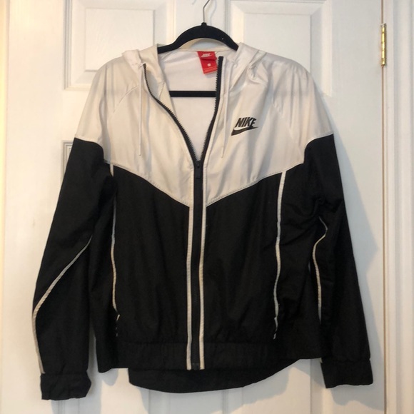 Nike wind breaker - Picture 1 of 3